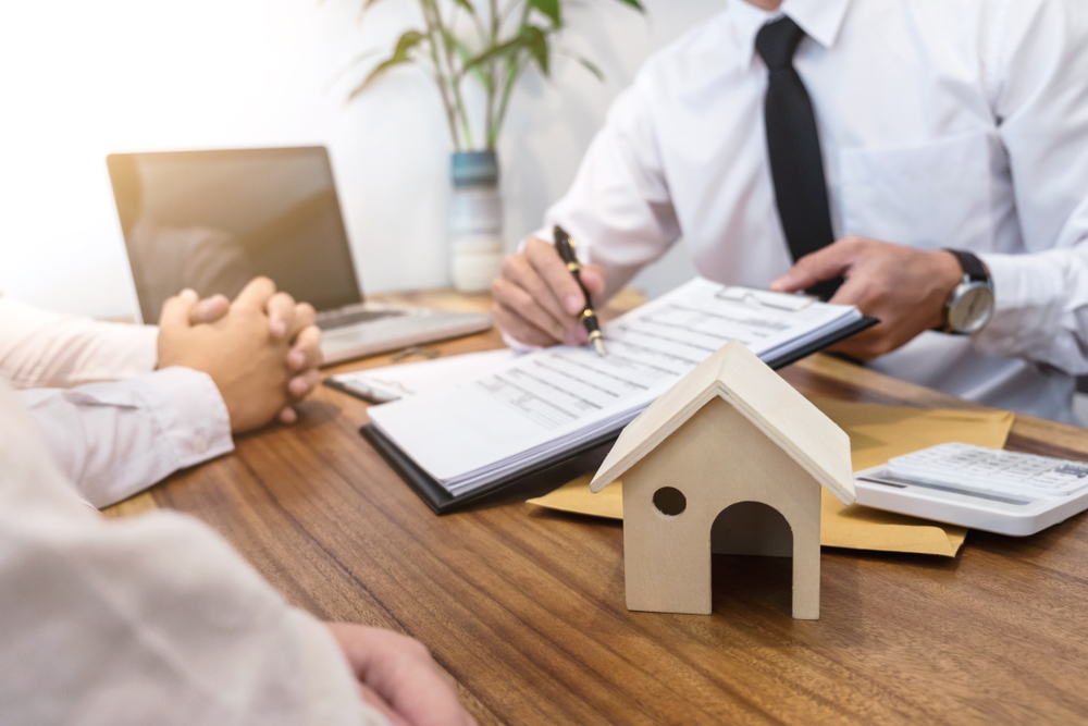 Vous envisagez de réaménager ou de faire racheter votre prêt immobilier ? Cinq conseils avant de vous lancer